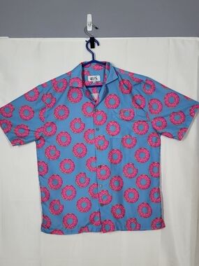 Casual Short-Sleeve Blue Button-Down Shirt with Pink Donut Print